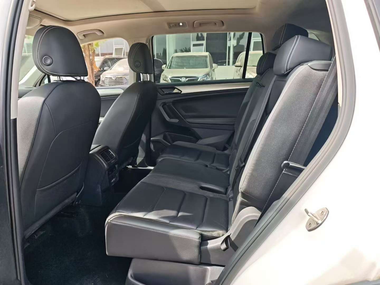 Volkswagen Tiguan L 2020 380 Luxury AWD 8