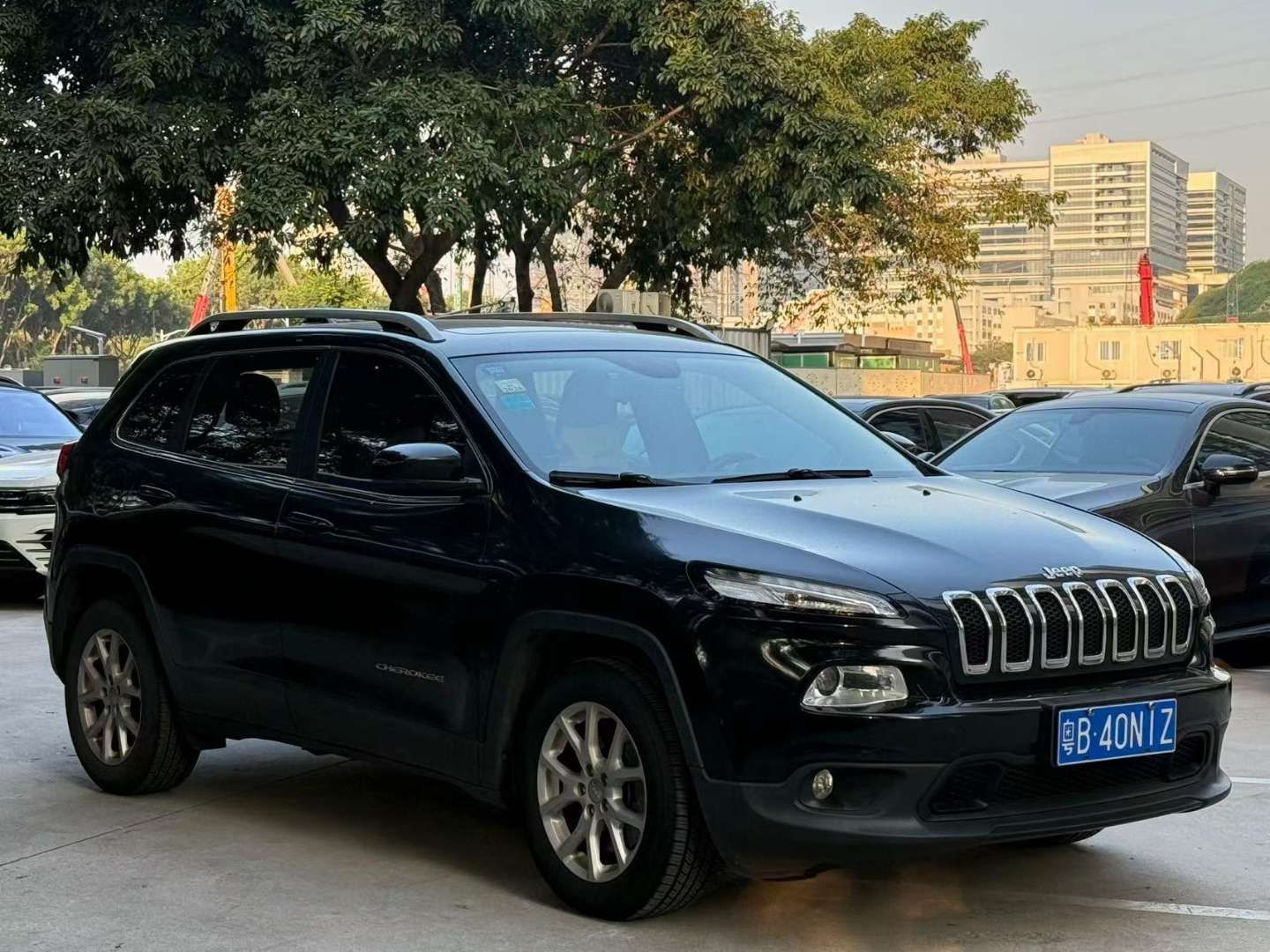 Jeep Cherokee 2.4L FWD Leading Edition 2