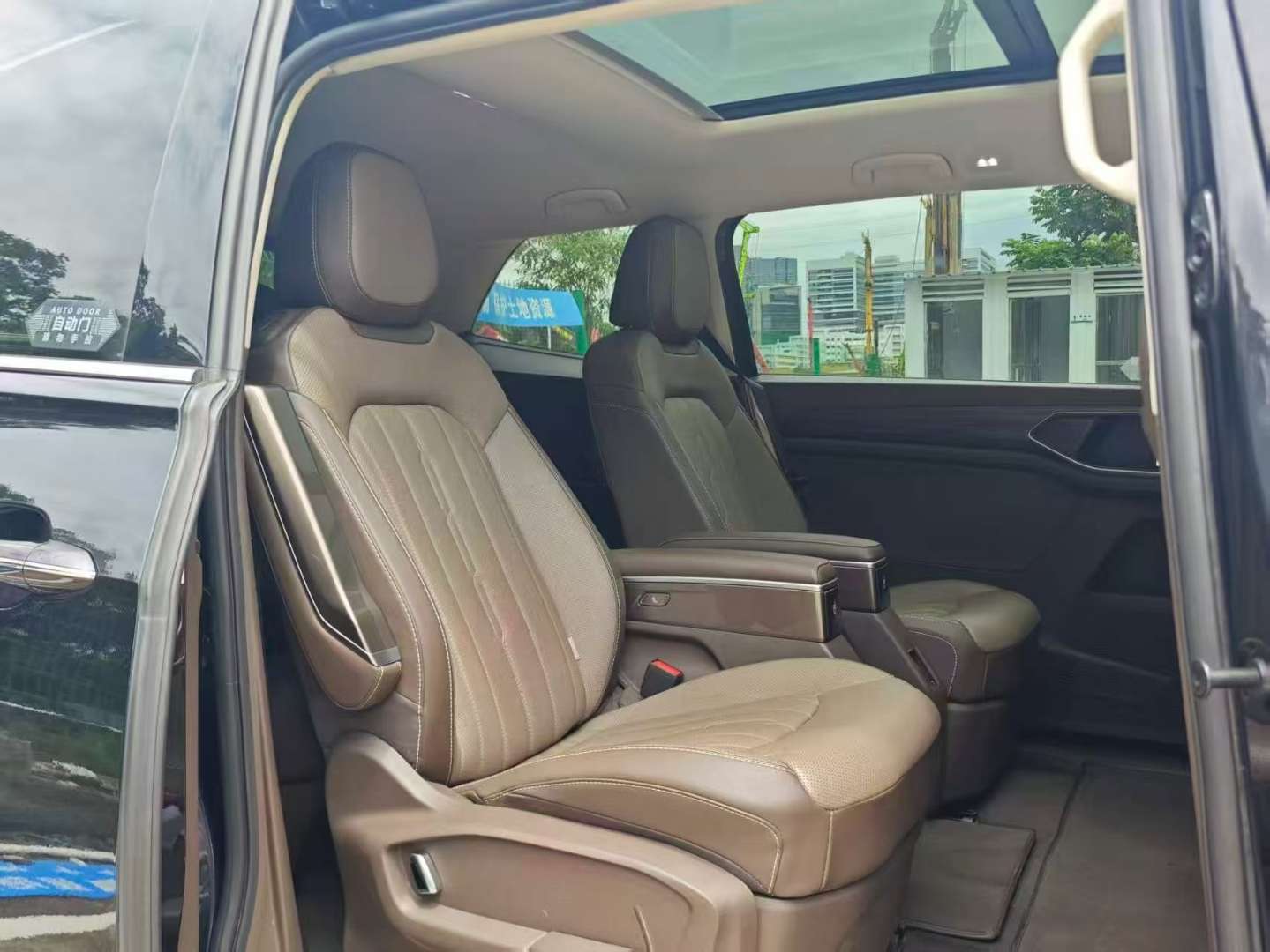 Volkswagen Viloran 2022 2.0T 380 Prestige Edition 8
