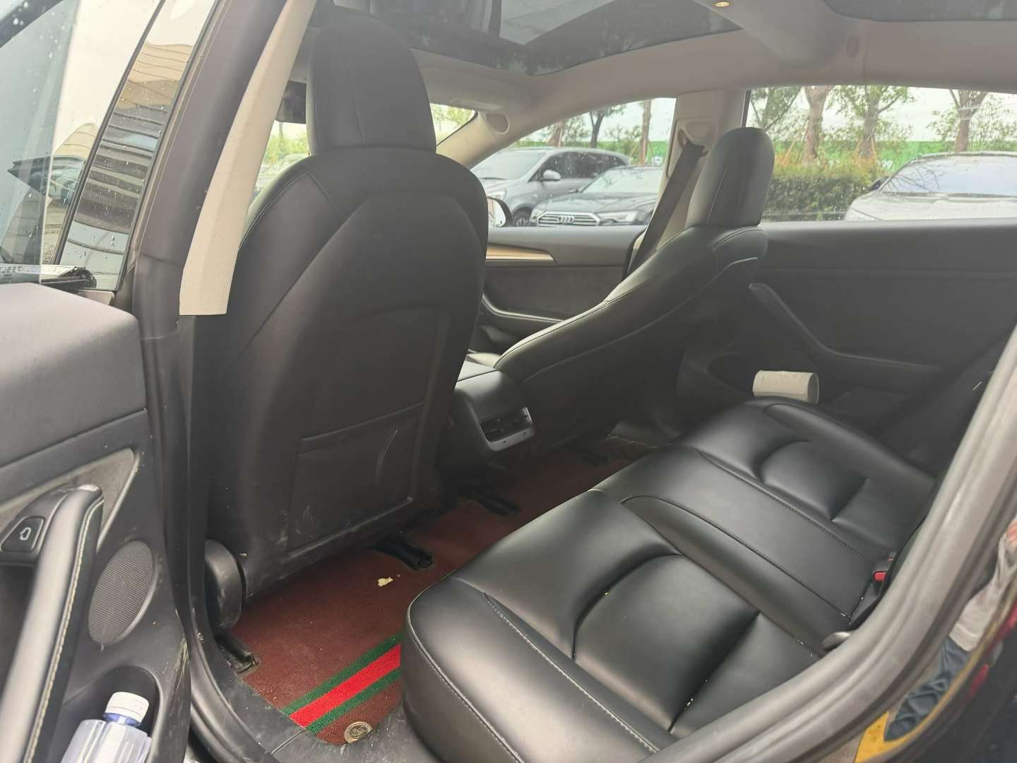 Tesla Model 3 4