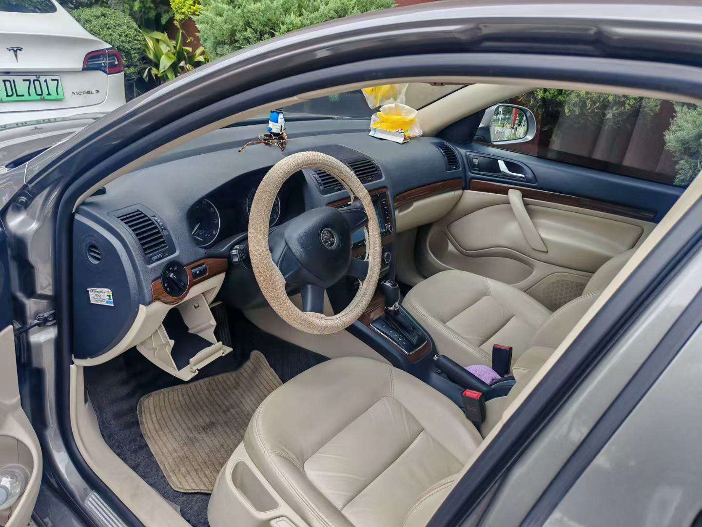 Skoda Octavia 1.6L Yijun Edition 3