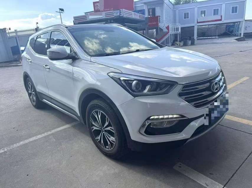 Hyundai Santa Fe 2.4L 2WD Smart 5-Seat 3