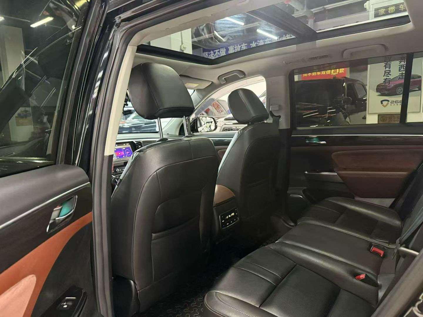 GAC Trumpchi GS8 2017 2.0T AWD 7-Seater Luxury 7