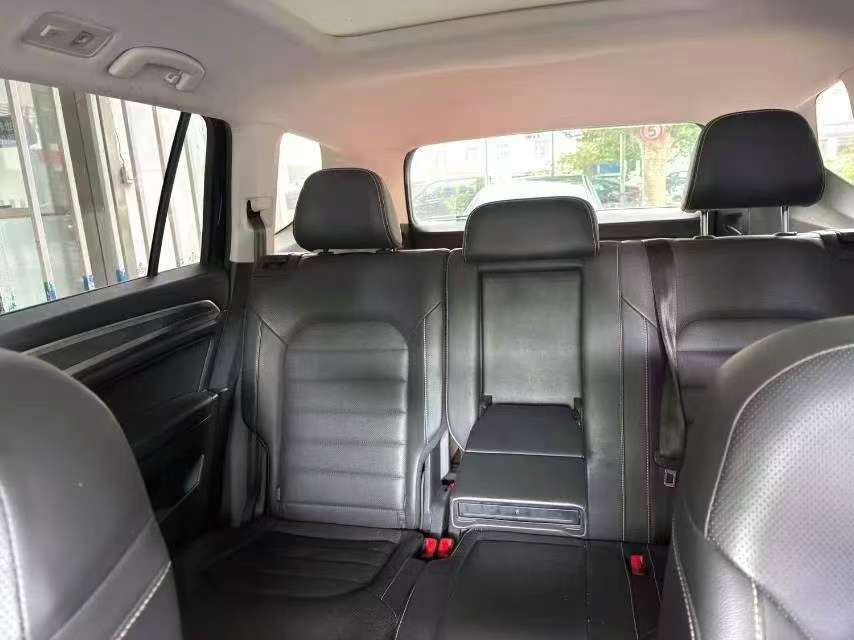 Volkswagen Teramont 2.0T 330 FWD Luxury 7-Seater 5