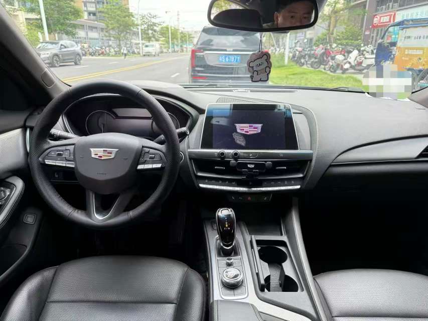 Cadillac CT5 28T Luxury 4
