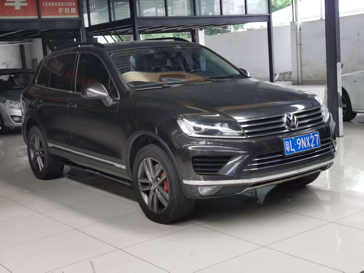 Volkswagen Touareg 3.0T High Trim with Chassis Lift 2