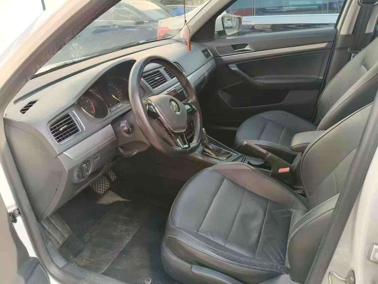 Volkswagen Lavida 6