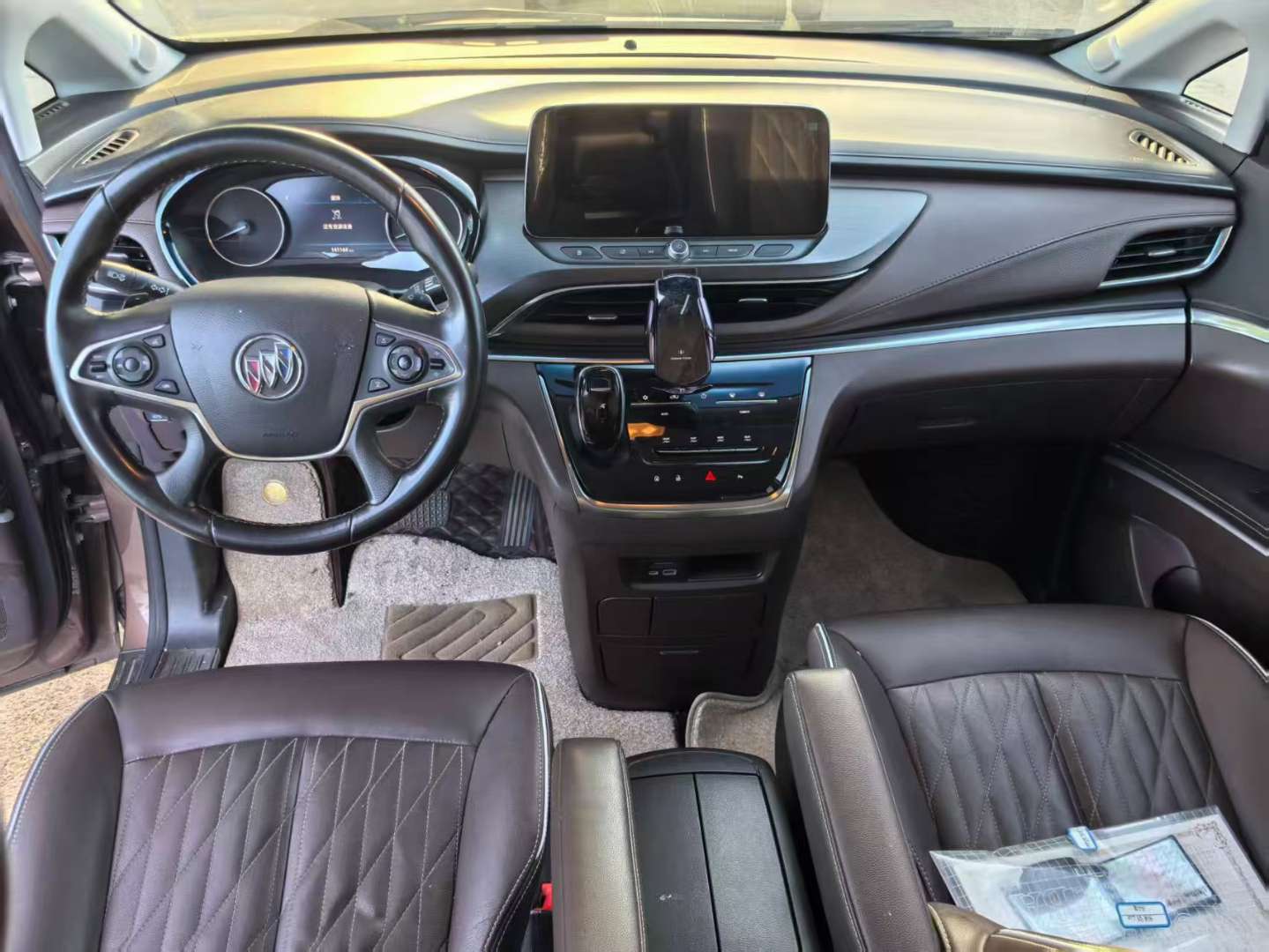Buick GL8 652T Smart Luxury 2.0T Automatic 3
