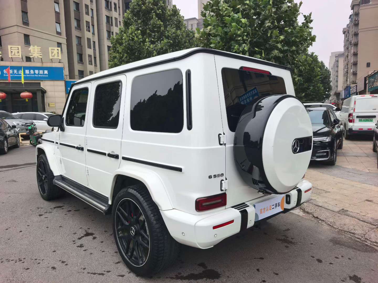 Mercedes-Benz G-Class G550 9