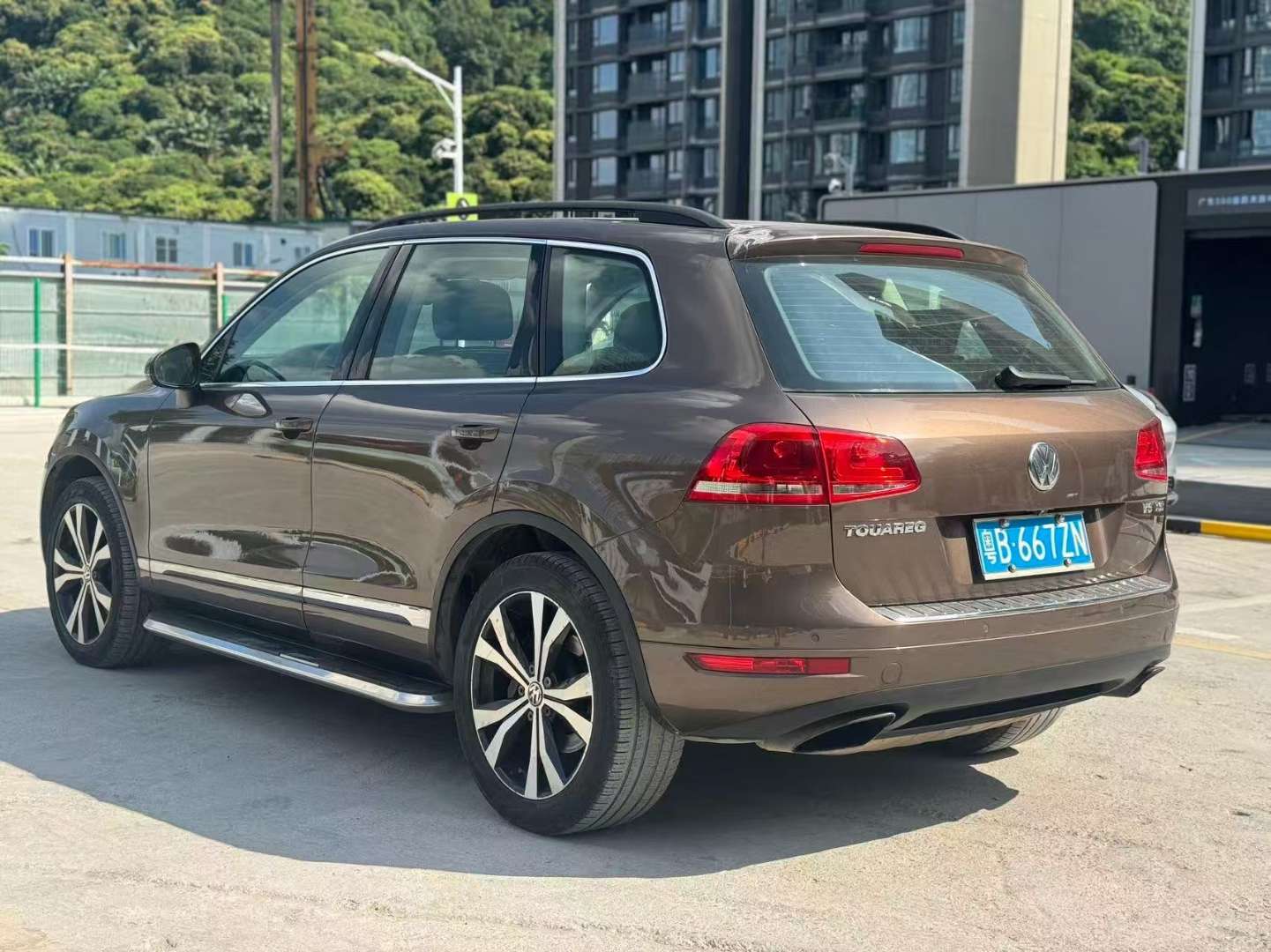Volkswagen Touareg 3.0T Automatic Sunroof Standard Trim 4