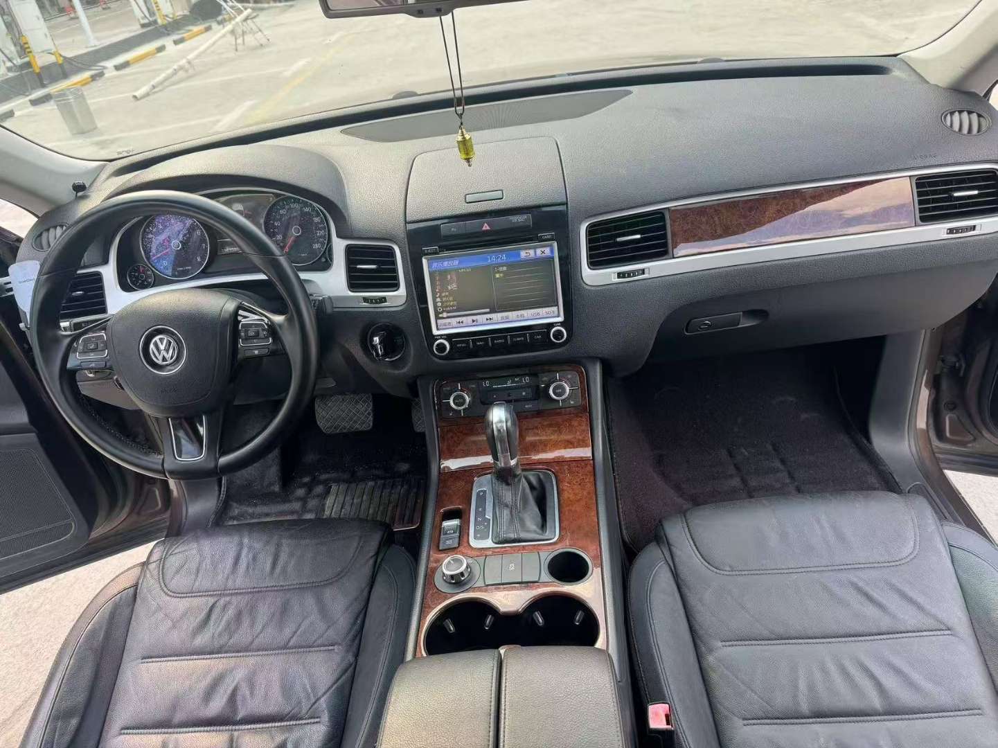 Volkswagen Touareg 3.0T Automatic Sunroof Standard Trim 5