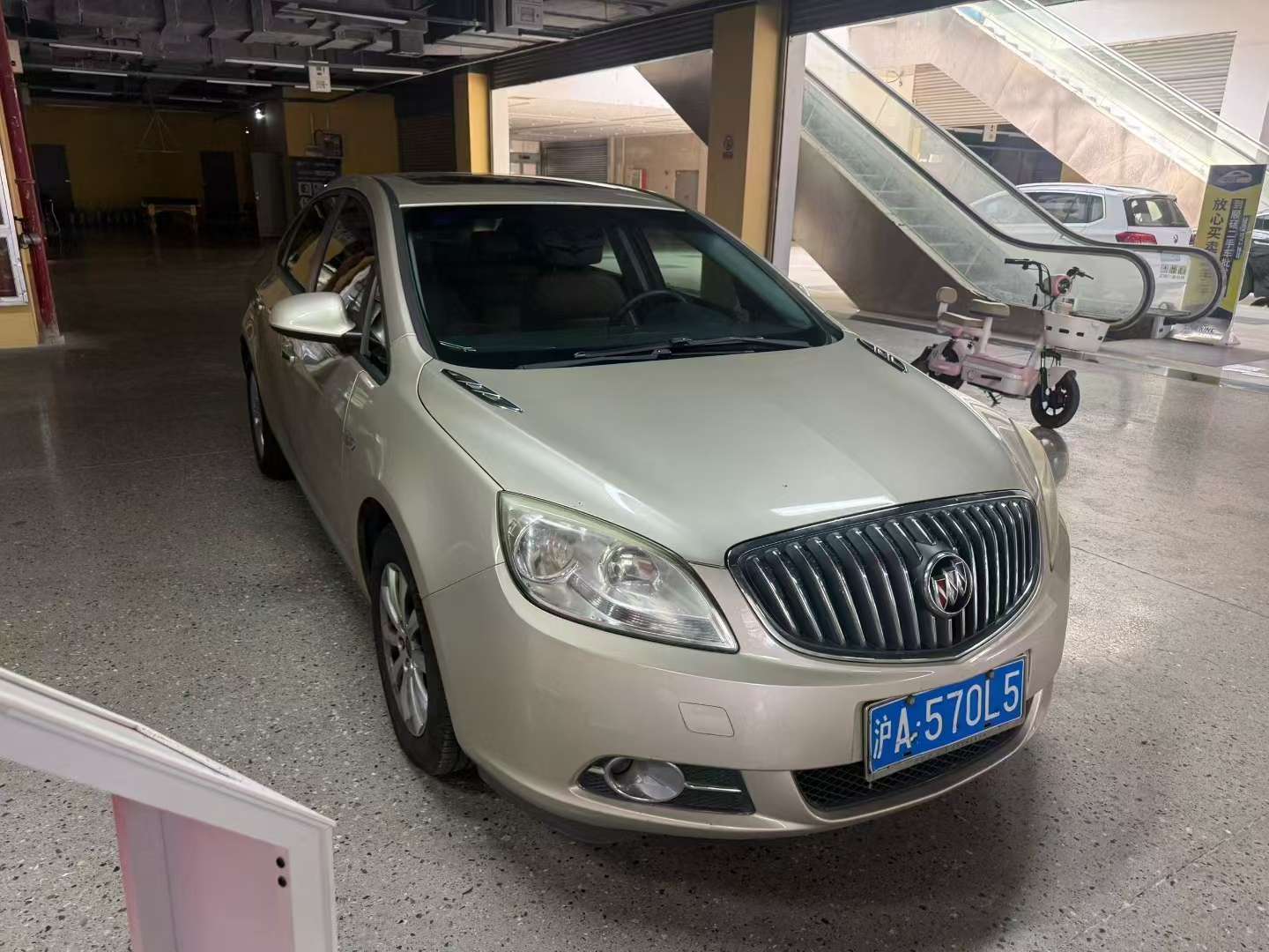 Buick Excelle GT 1.8T Automatic Sunroof Top Trim 2