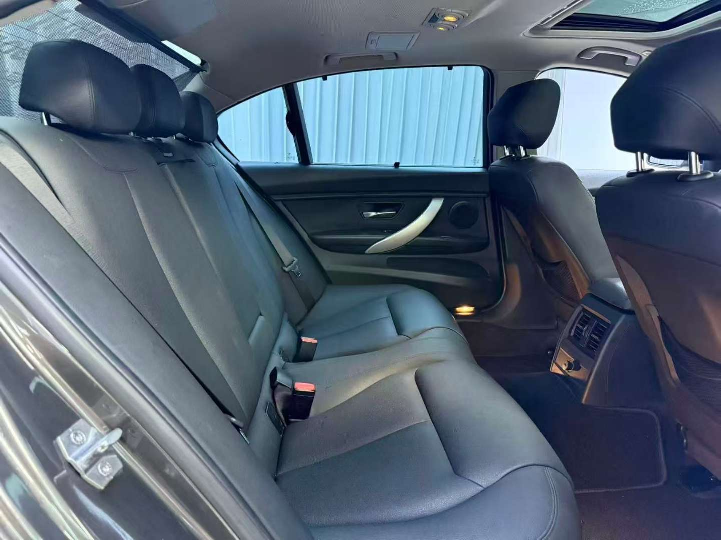 BMW 3 Series 320Li Sport 5