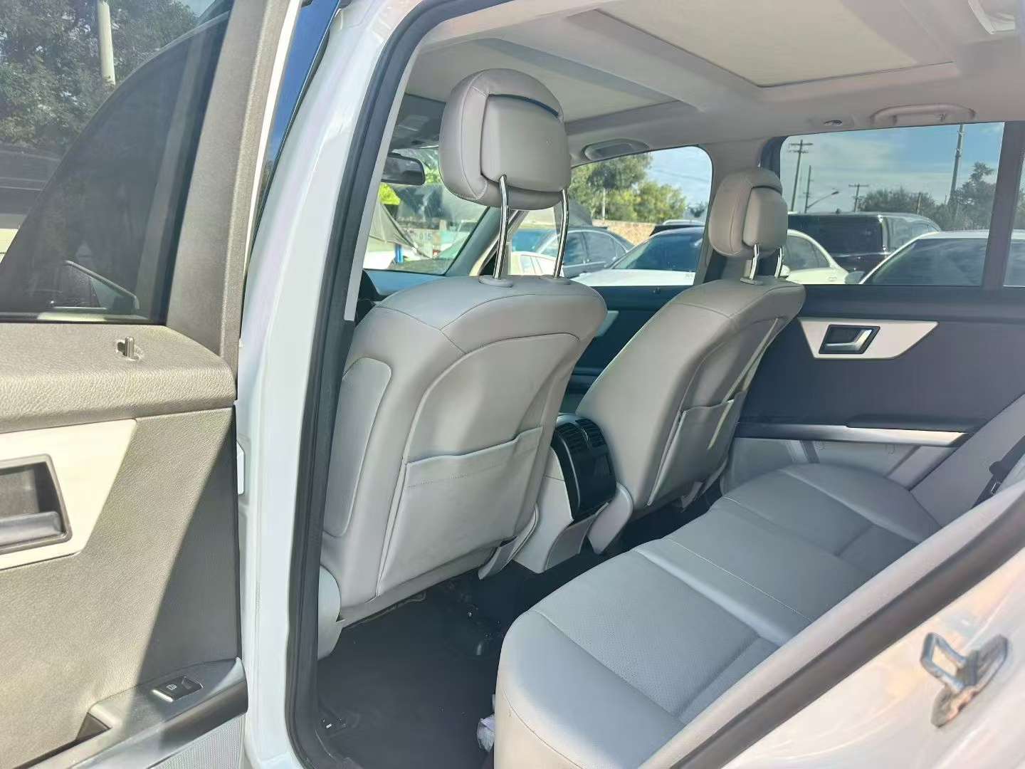 Mercedes-Benz GLK 3.0L Automatic Large Sunroof High Trim 3