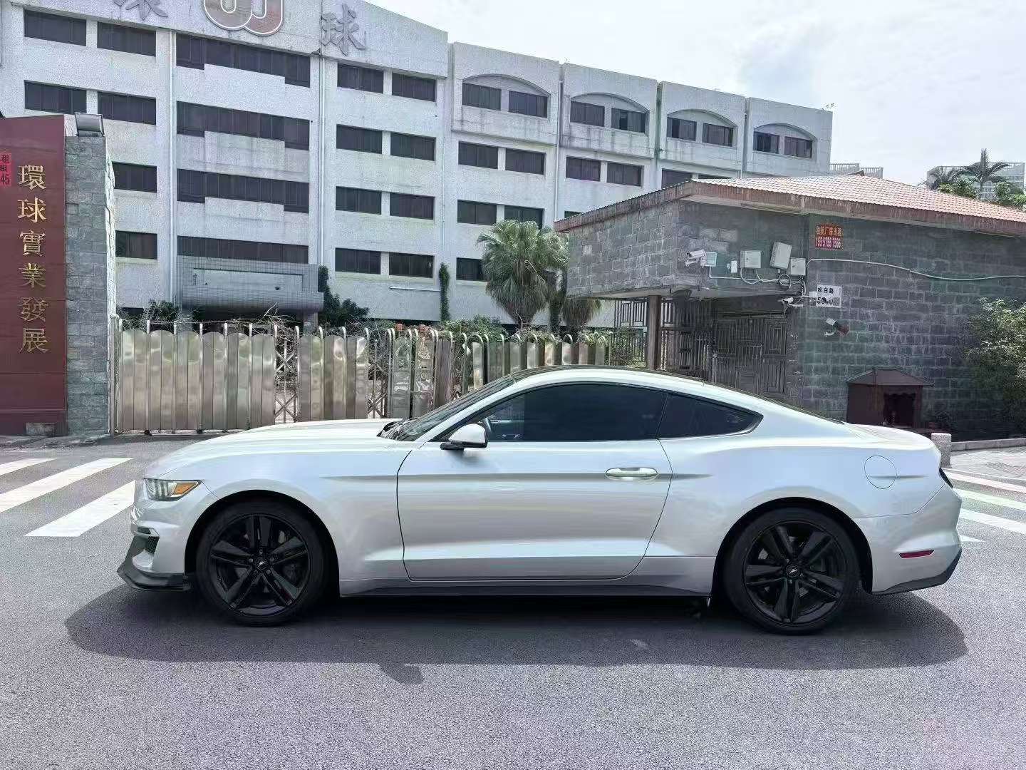 Ford Mustang 2.3T US Spec 8