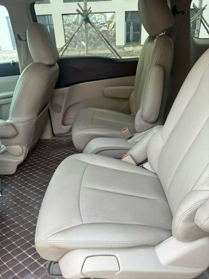 Buick GL8 2.4 Automatic 7