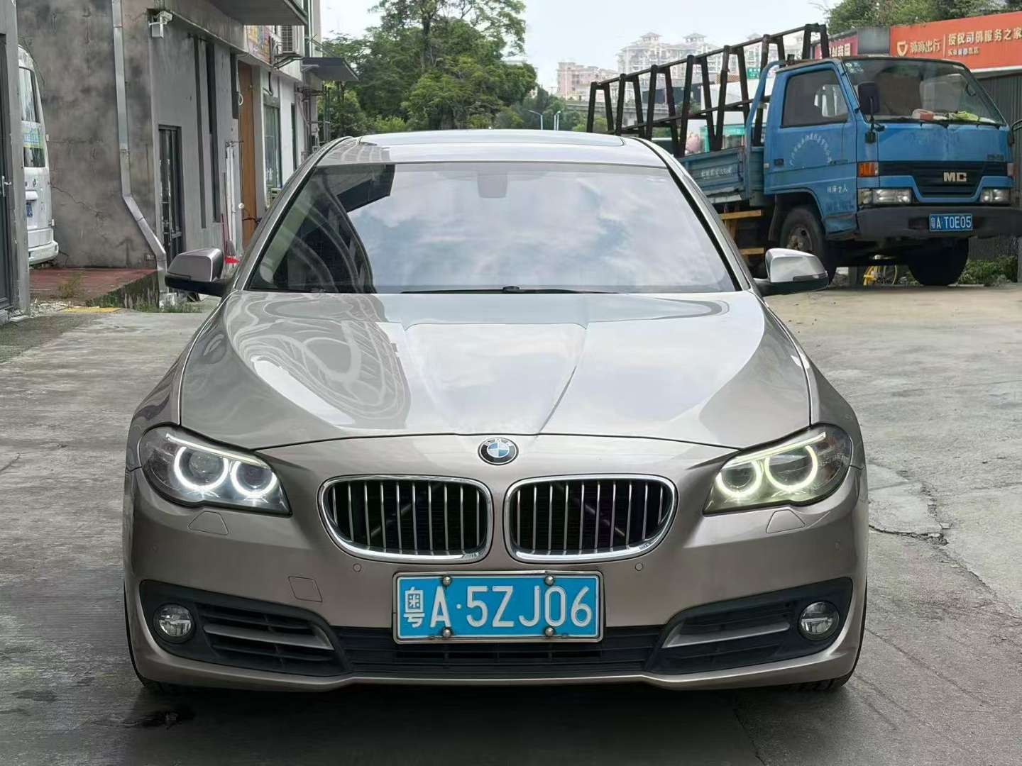 BMW 5 Series 525Li Premium 2