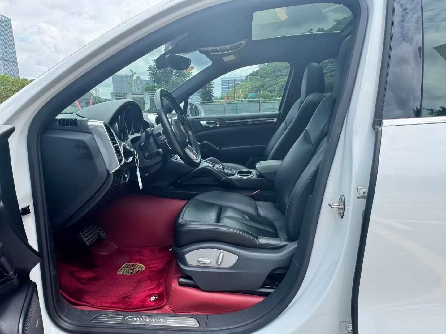 Porsche Cayenne 2015 Bose Audio System Chassis Lift 6