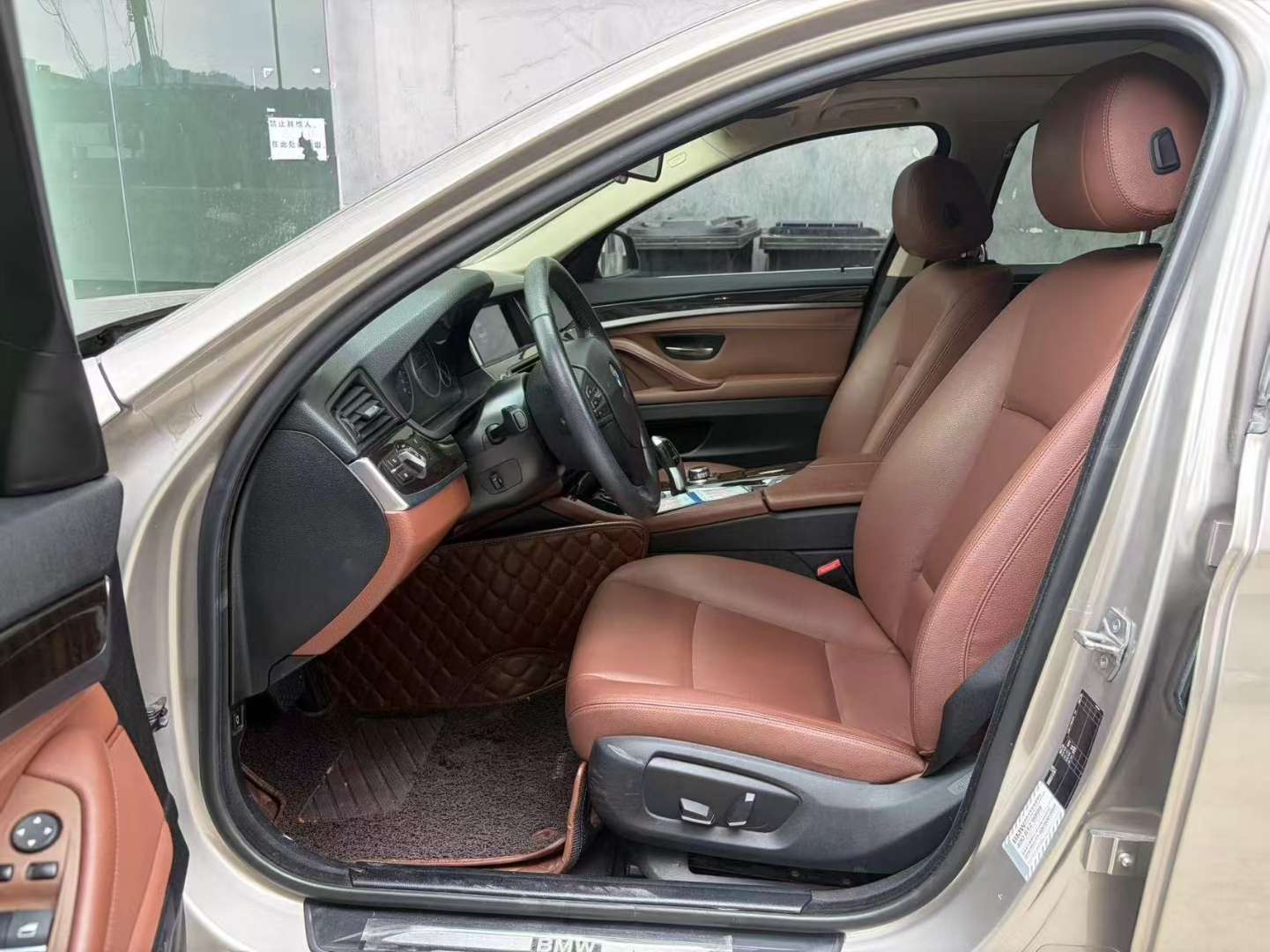 BMW 5 Series 525Li Premium 8