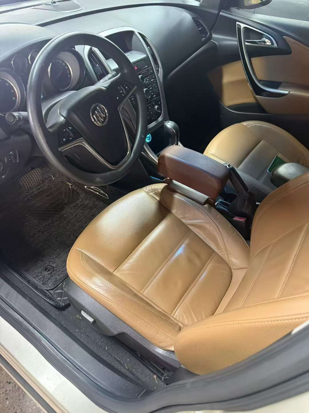 Buick Excelle GT 1.8T Automatic Sunroof Top Trim 5