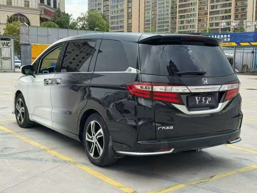 Honda Odyssey 2.4L Earth Dreams CVT 6