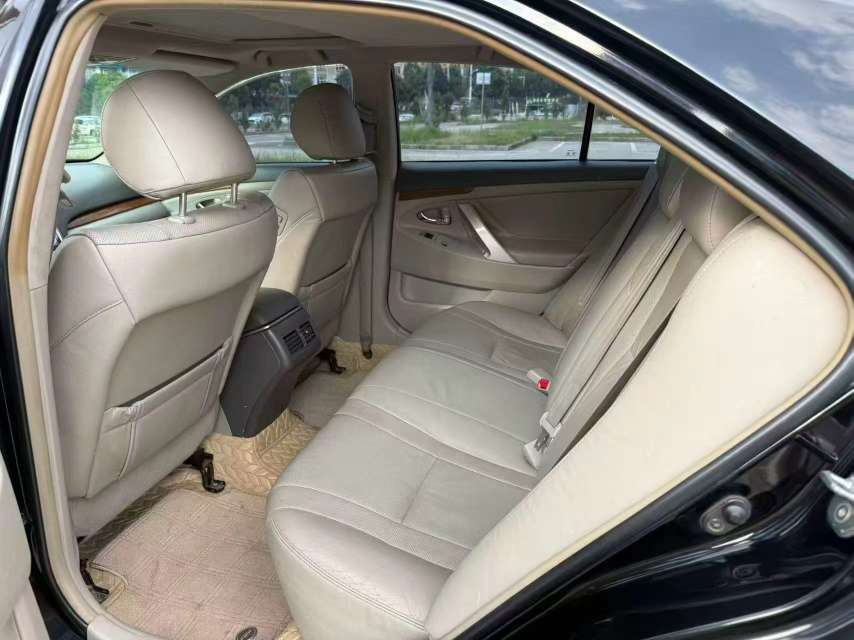 Toyota Camry 2.4 Automatic 4