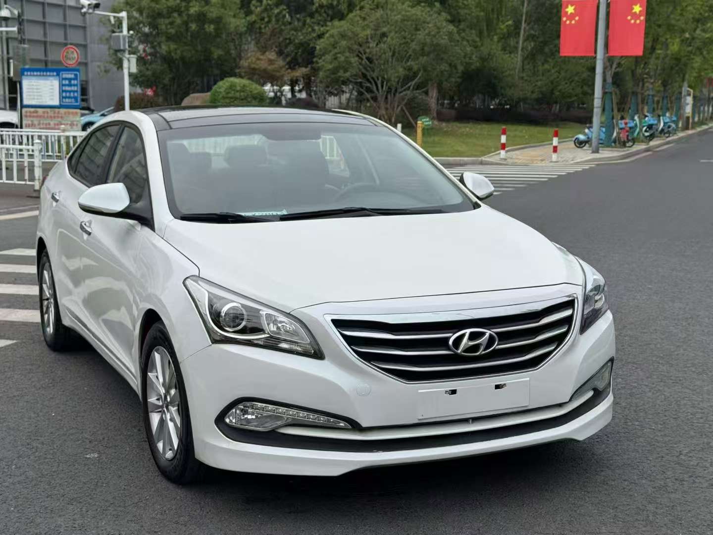 Hyundai Mistra 1.8L Automatic Sunroof Edition 3
