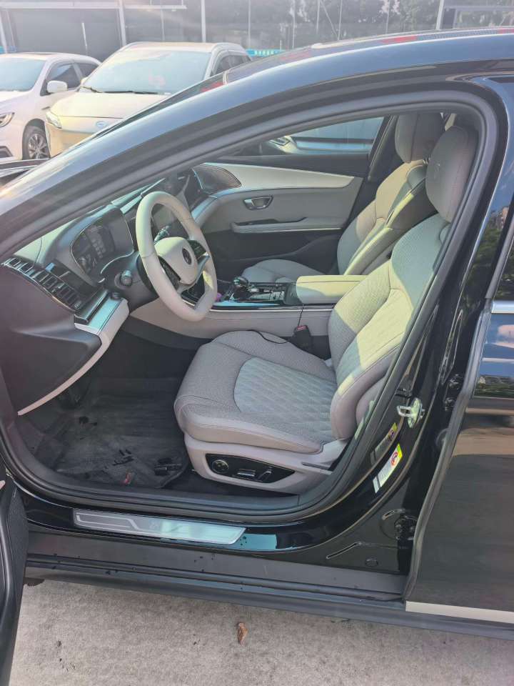 BYD Han EV Smart Driving Edition 5