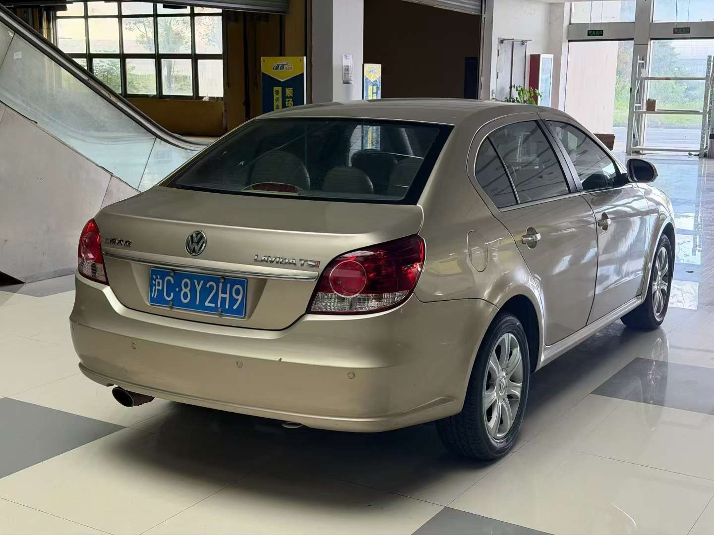 Volkswagen Lavida 4