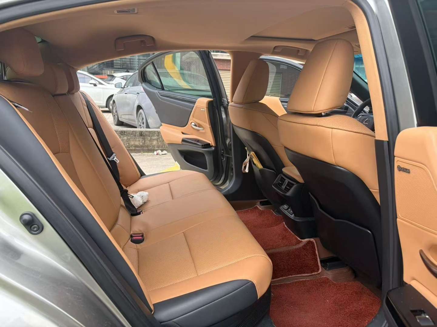 Lexus ES ES300H Excellence Edition 8