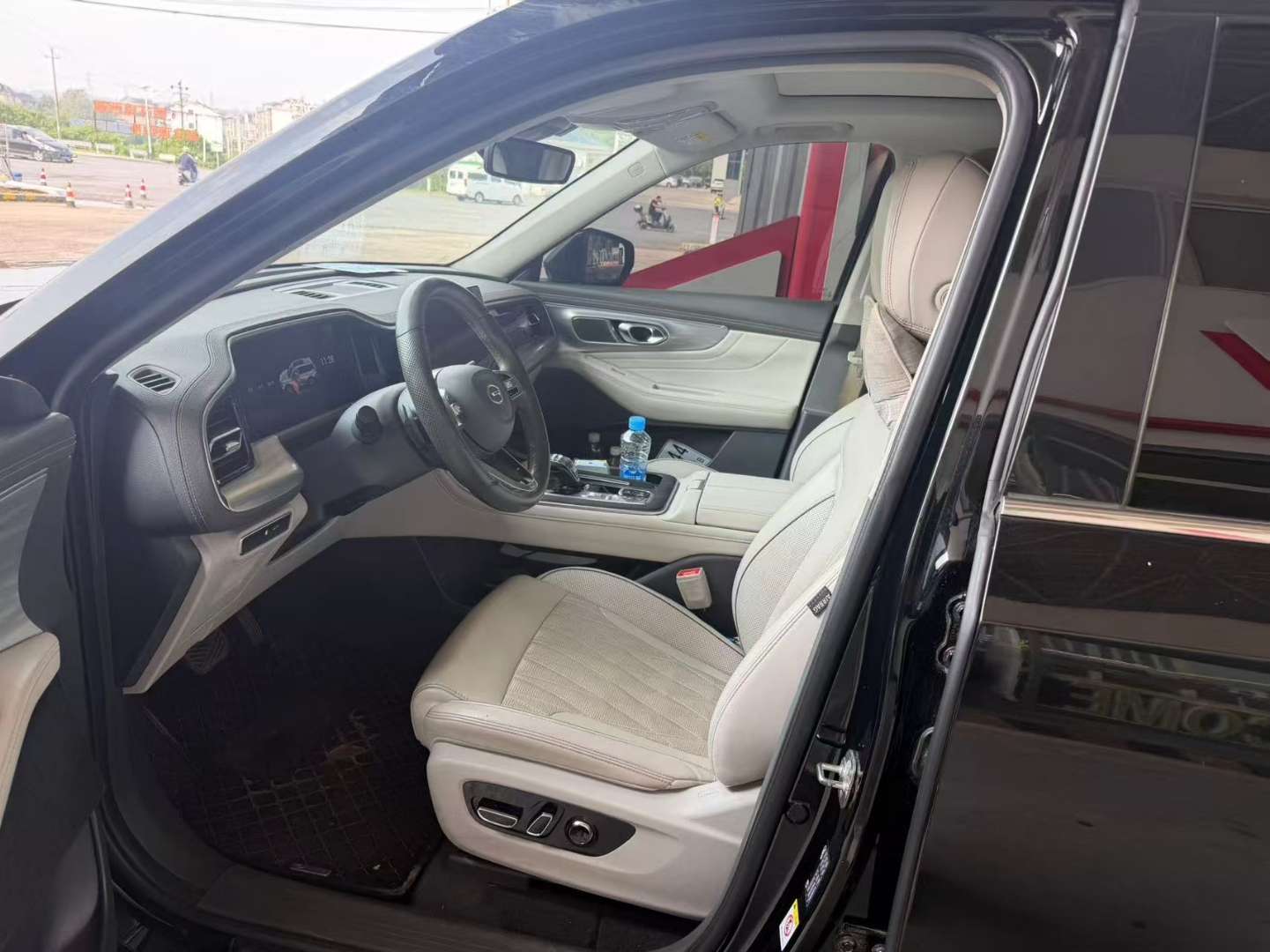 Trumpchi GS8 Navigator Series 2.0T 2WD Premium 7-Seater 8