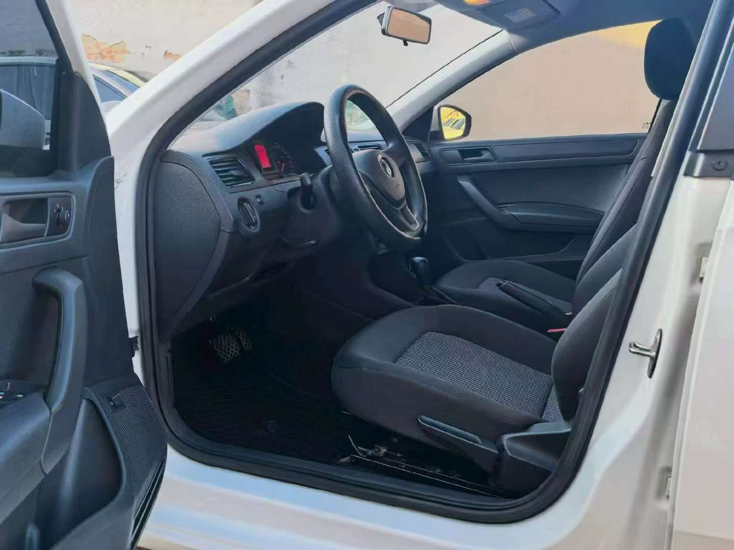Volkswagen Santana 1.5 Automatic Style Edition 4