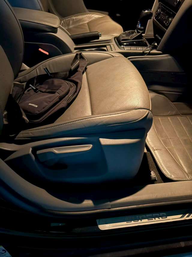 Skoda Superb 1.8T Elegance 6