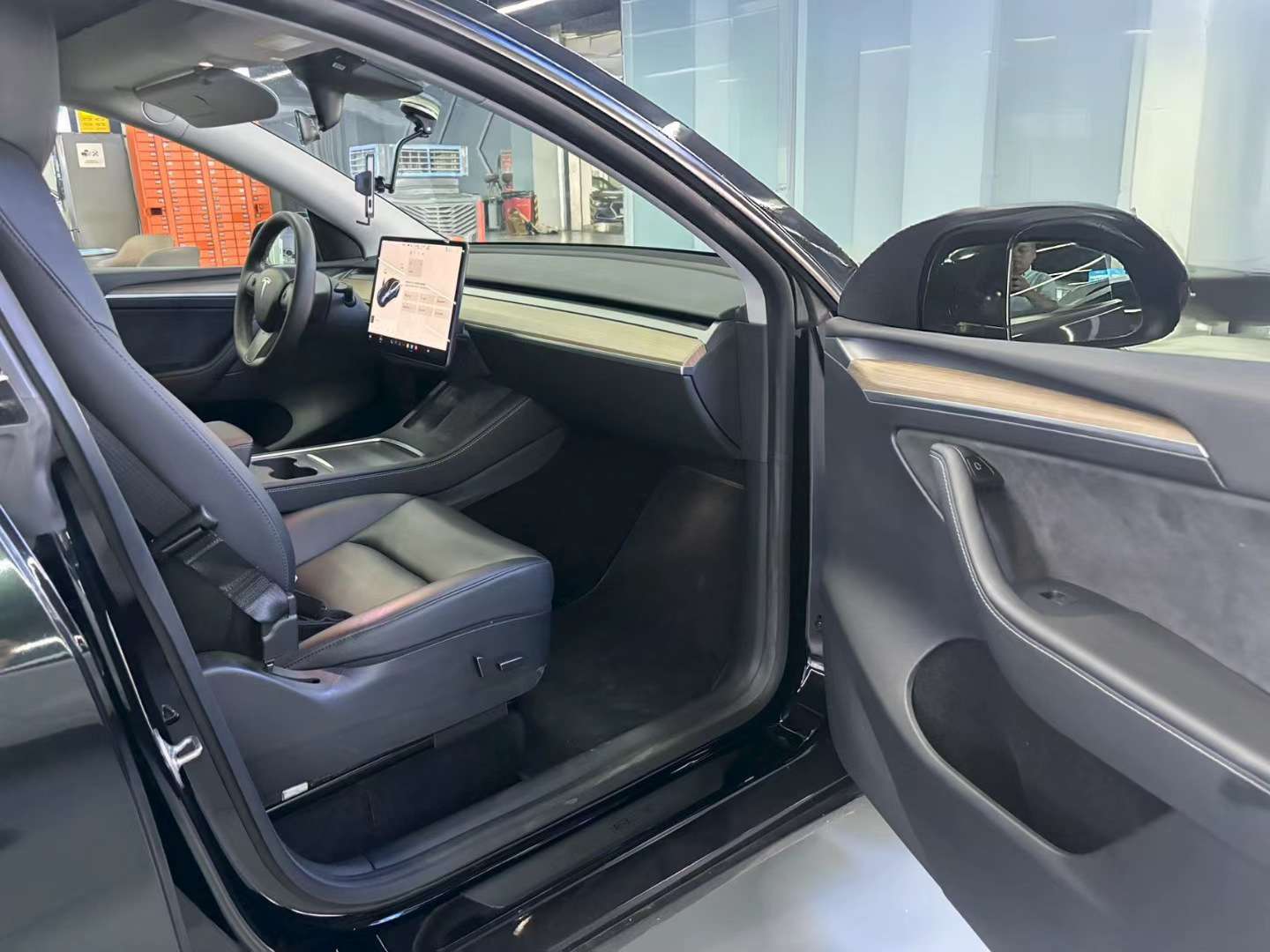 Tesla Y 5