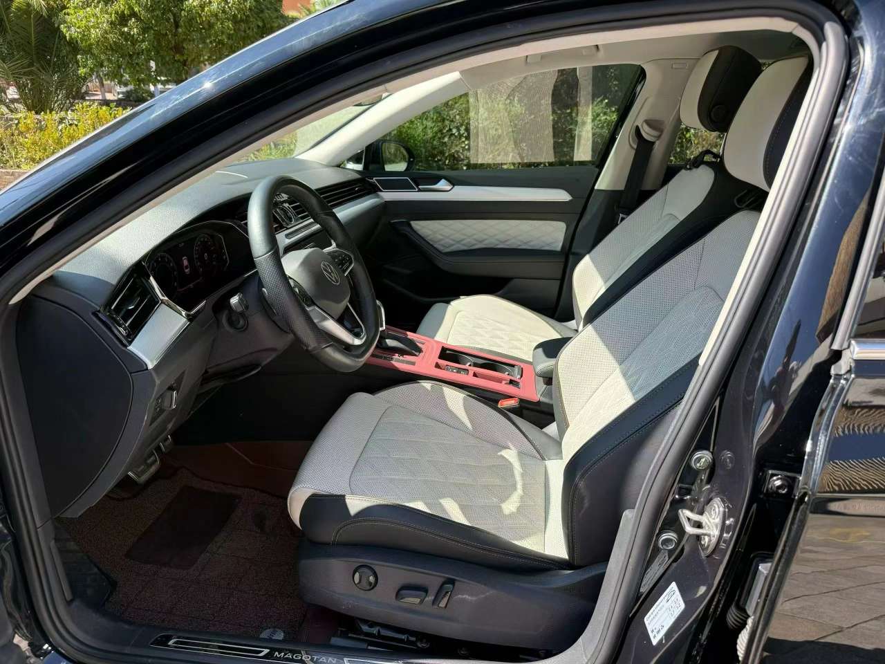 Volkswagen Magotan 2.0T Luxury Edition 4