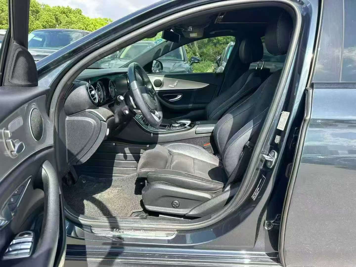Mercedes-Benz E-Class E200 2.0T 5