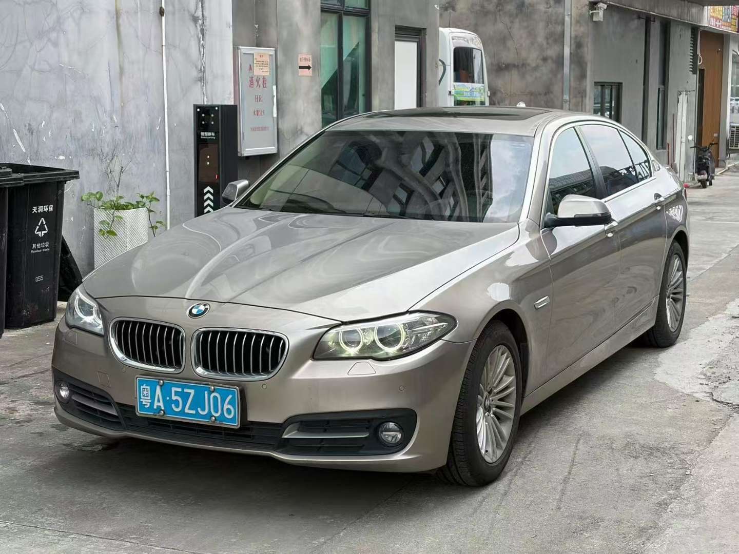 BMW 5 Series 525Li Leading Edition