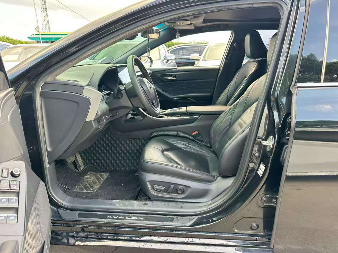 Toyota Avalon 2.5L Hybrid 5