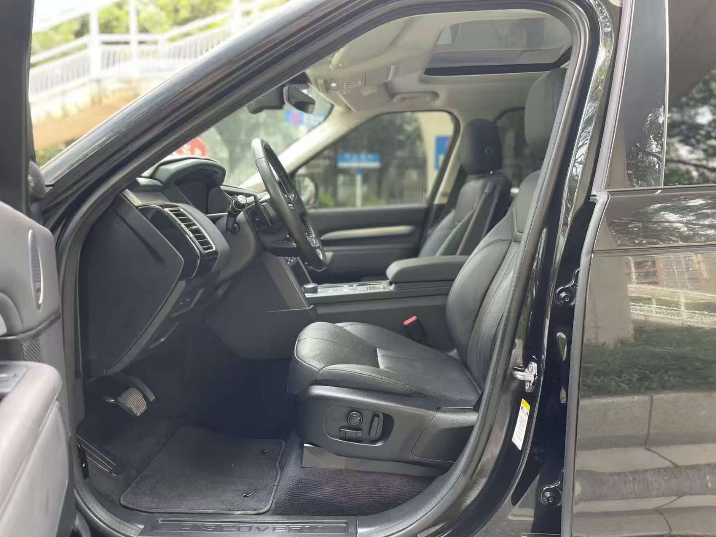 Land Rover Discovery 3.0SC V6 30th Anniversary Special Edition 5