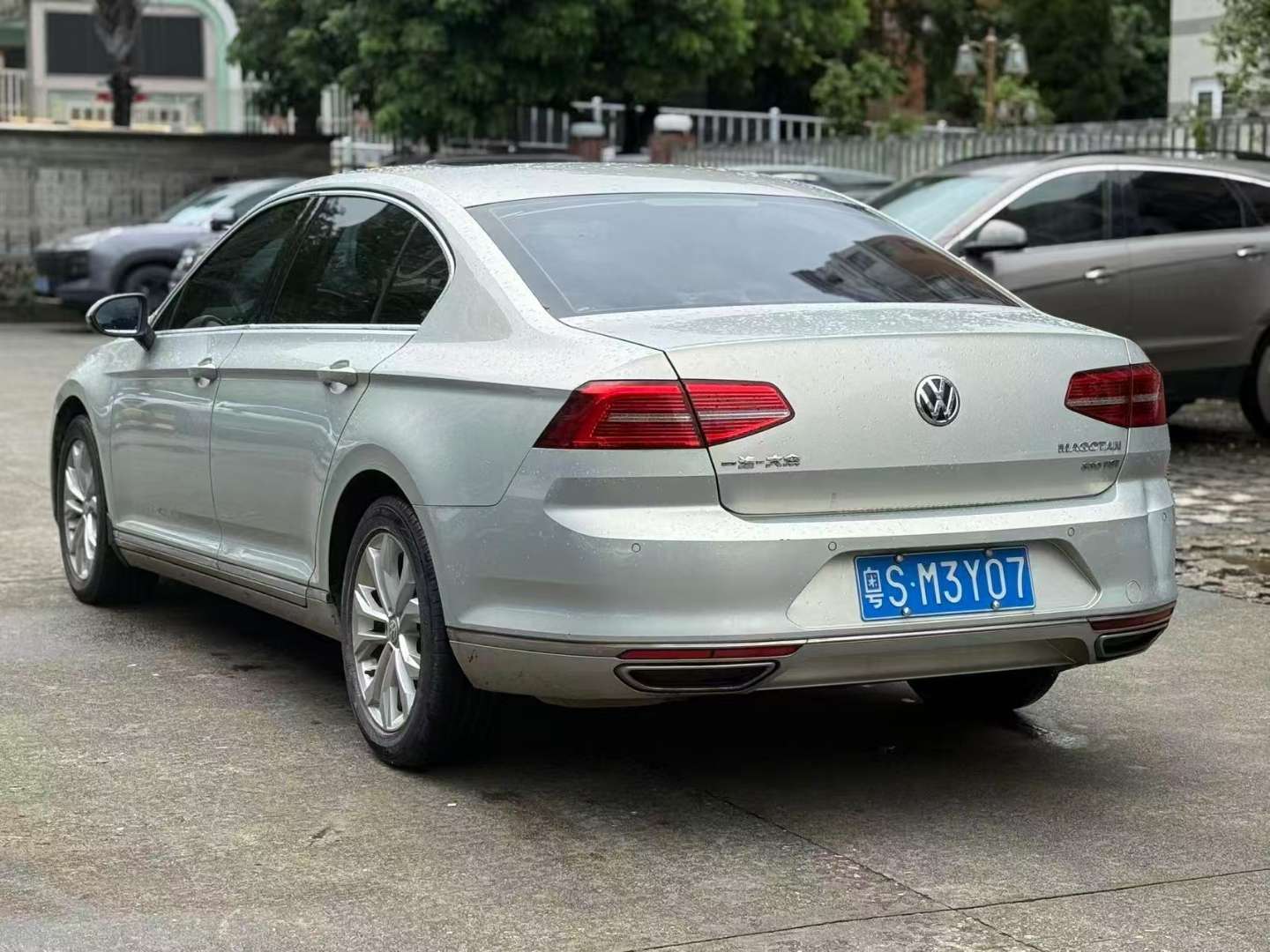Volkswagen Magotan 17 330TSI DSG Luxury 1.8T 4