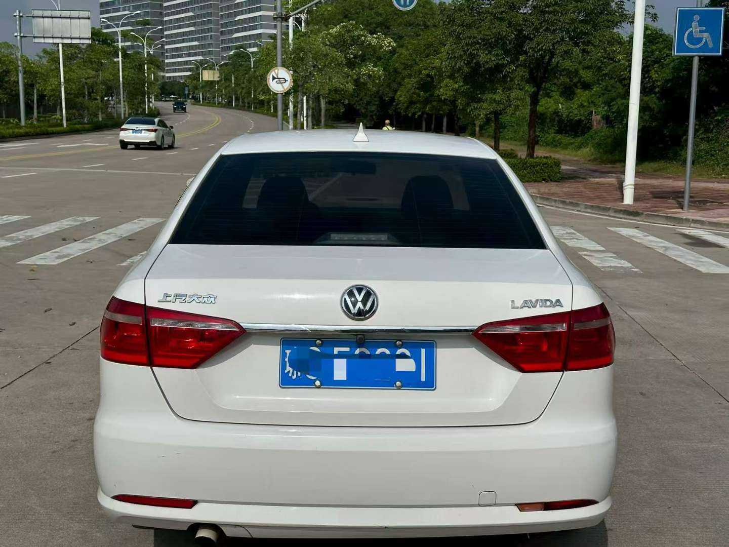 Volkswagen Lavida 1.6L Automatic 8