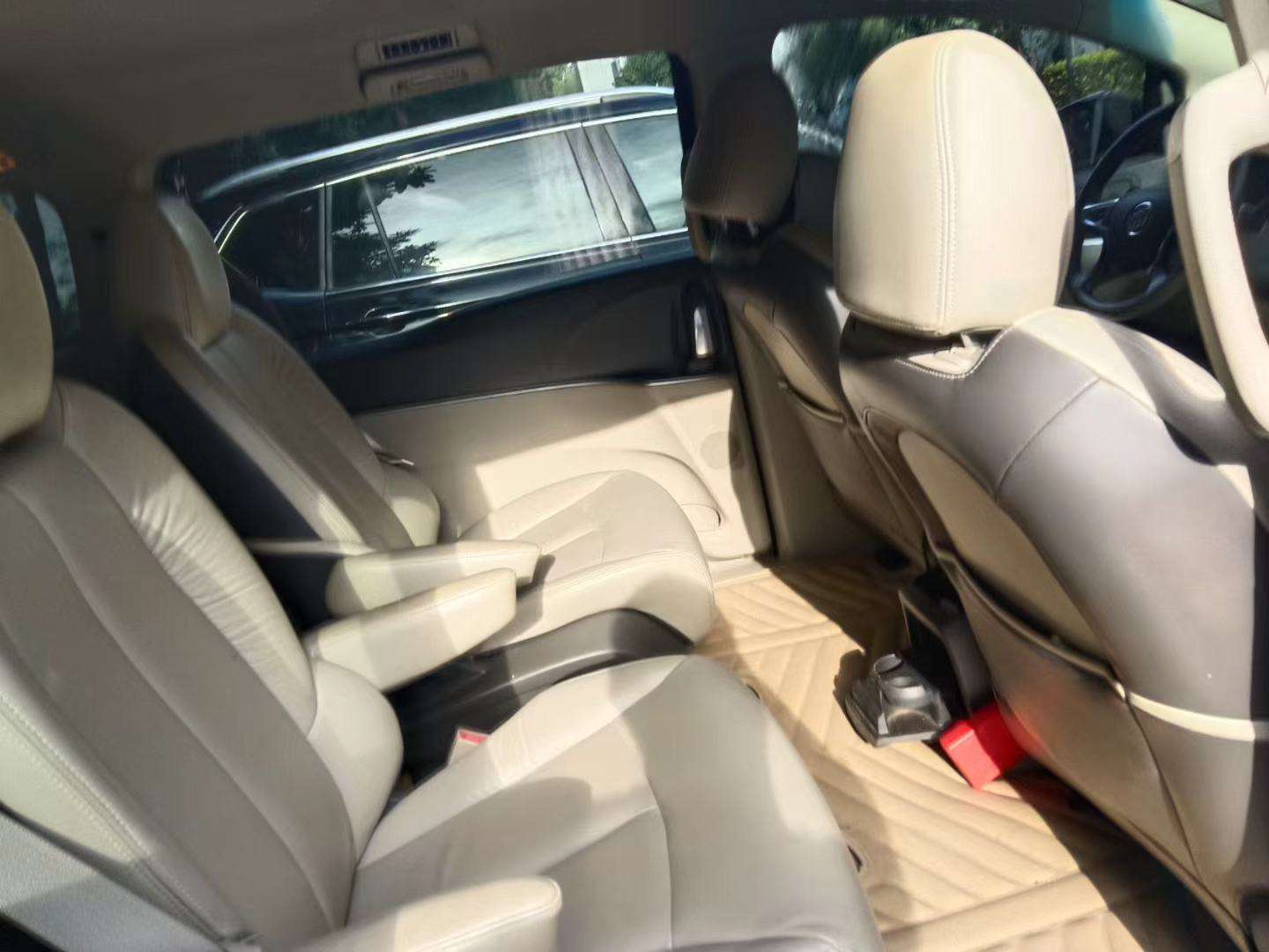 Buick GL8 2011 2.4L Luxury Edition Executive 4