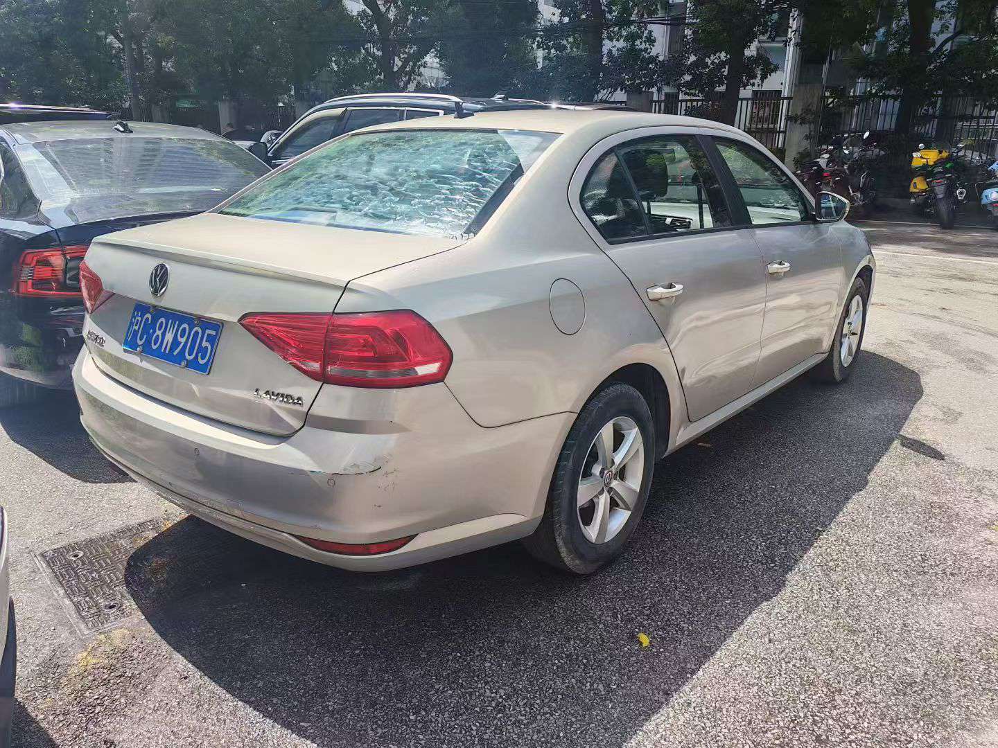 Volkswagen Lavida 4