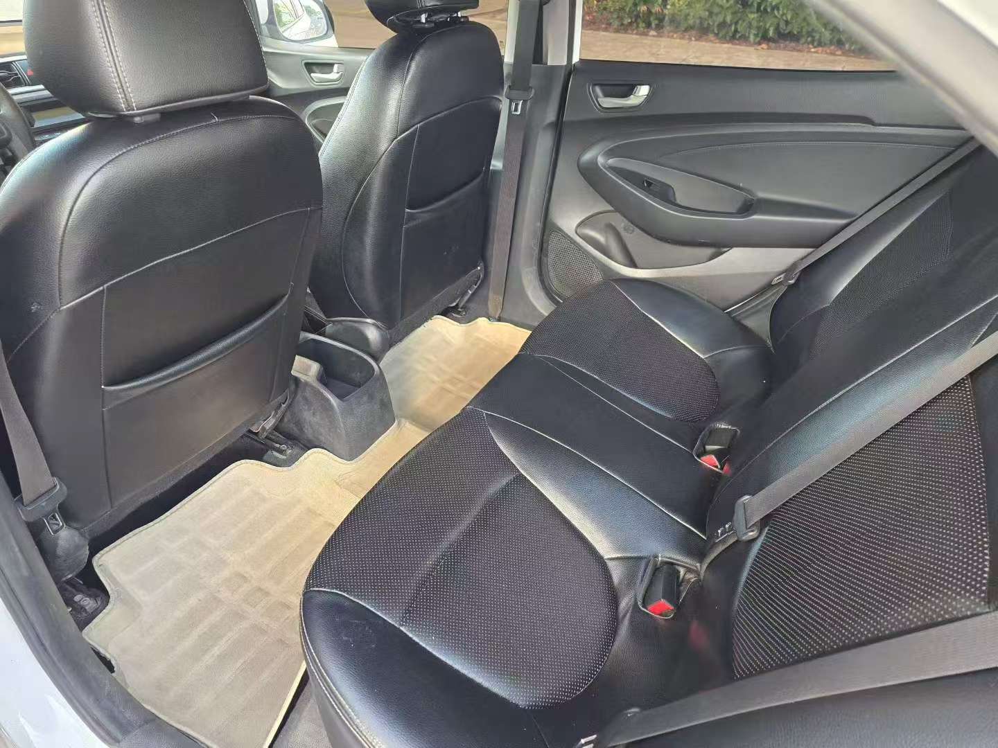 Hyundai Verna Manual Standard Trim 8