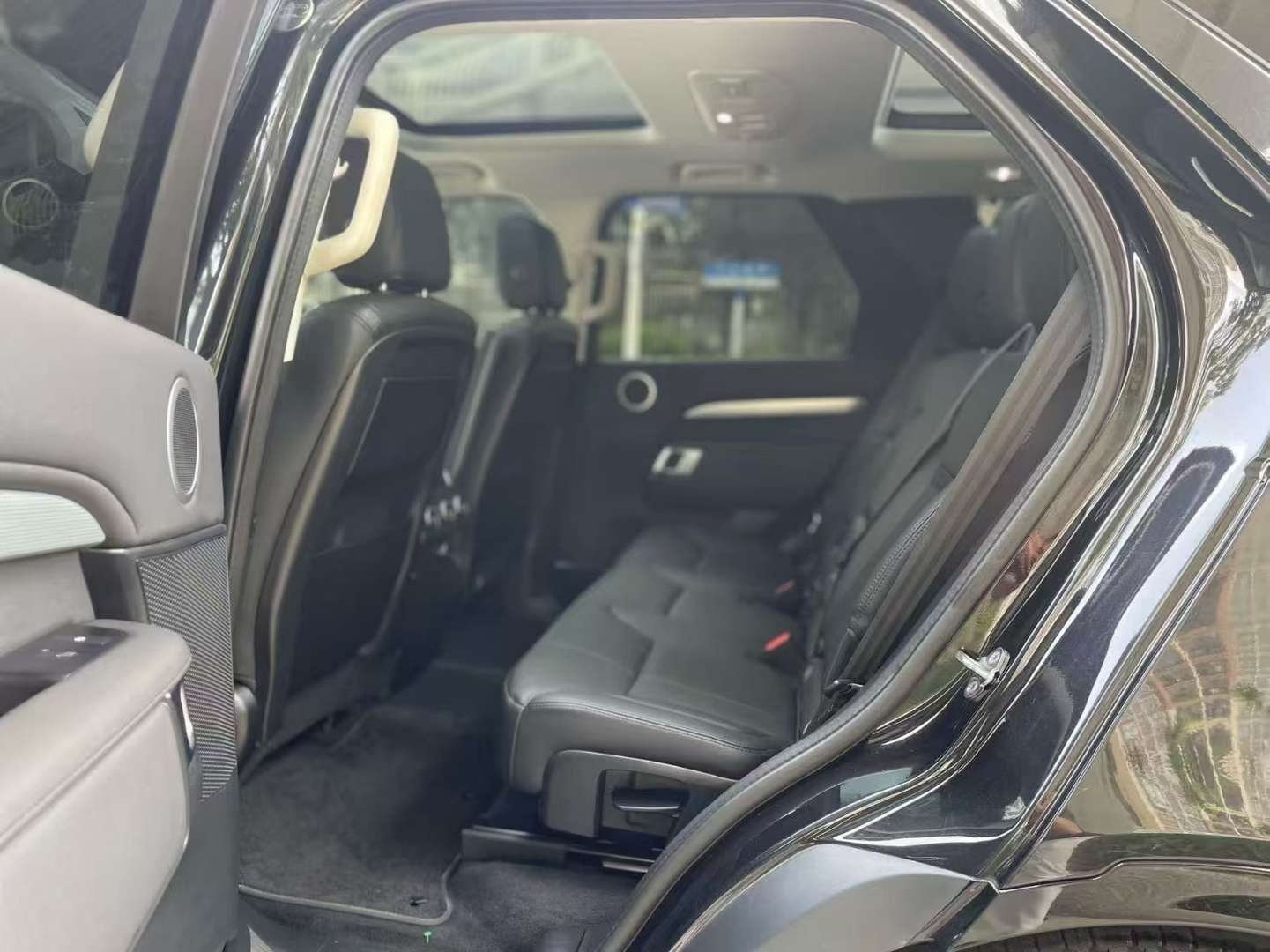 Land Rover Discovery 3.0SC V6 30th Anniversary Special Edition 4