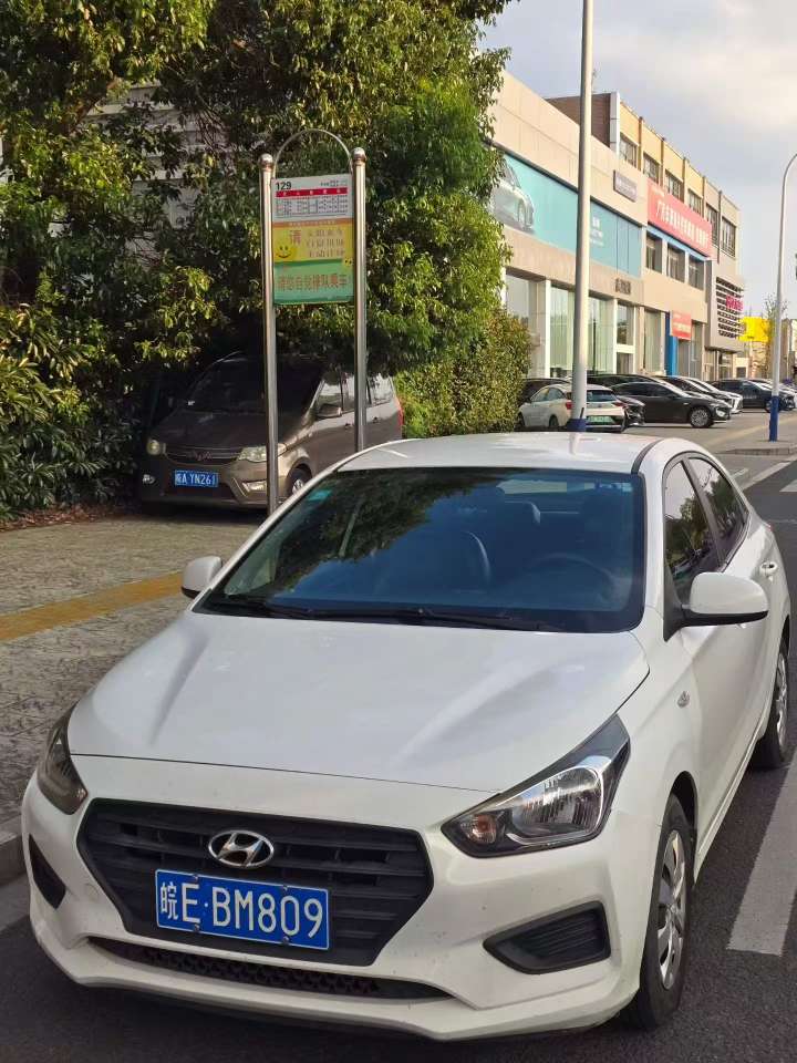 Hyundai Verna Manual Standard Trim