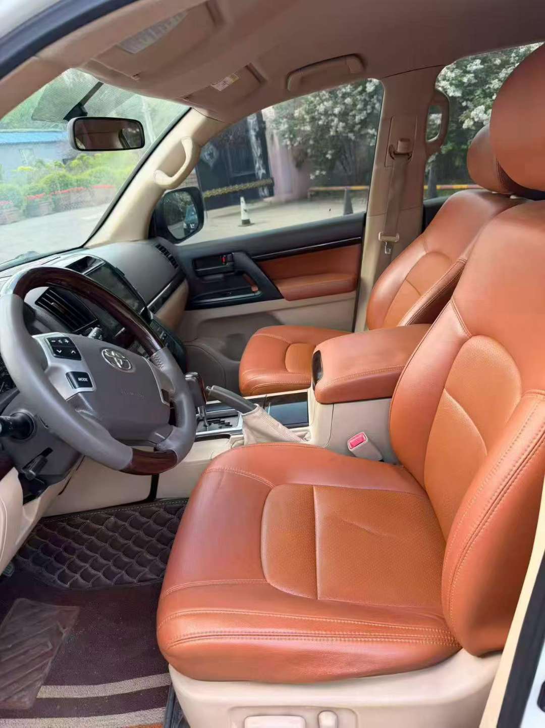 Toyota Land Cruiser 2015 5 Seats 9