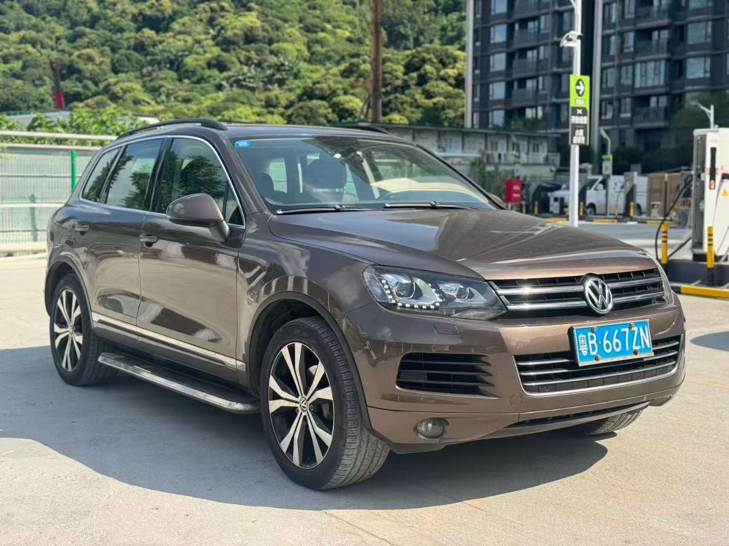 Volkswagen Touareg 3.0T Automatic Sunroof Standard Trim 2
