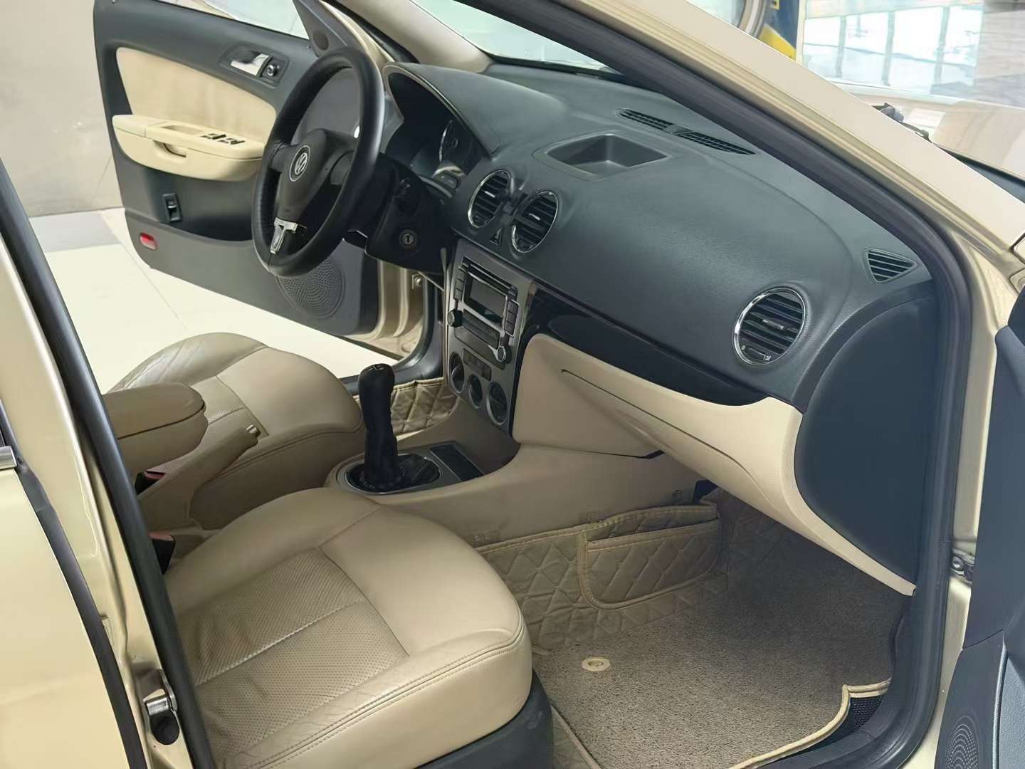 Volkswagen Lavida 9