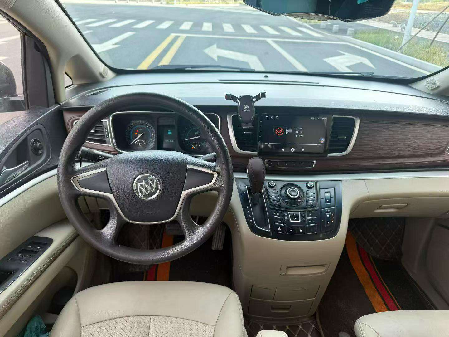 Buick GL8 2.4 Automatic 8